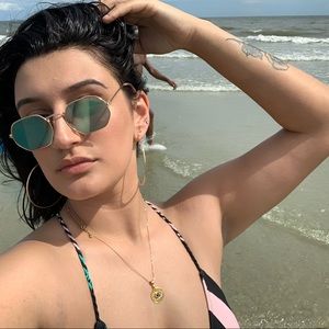 Meet your Posher, Pamela